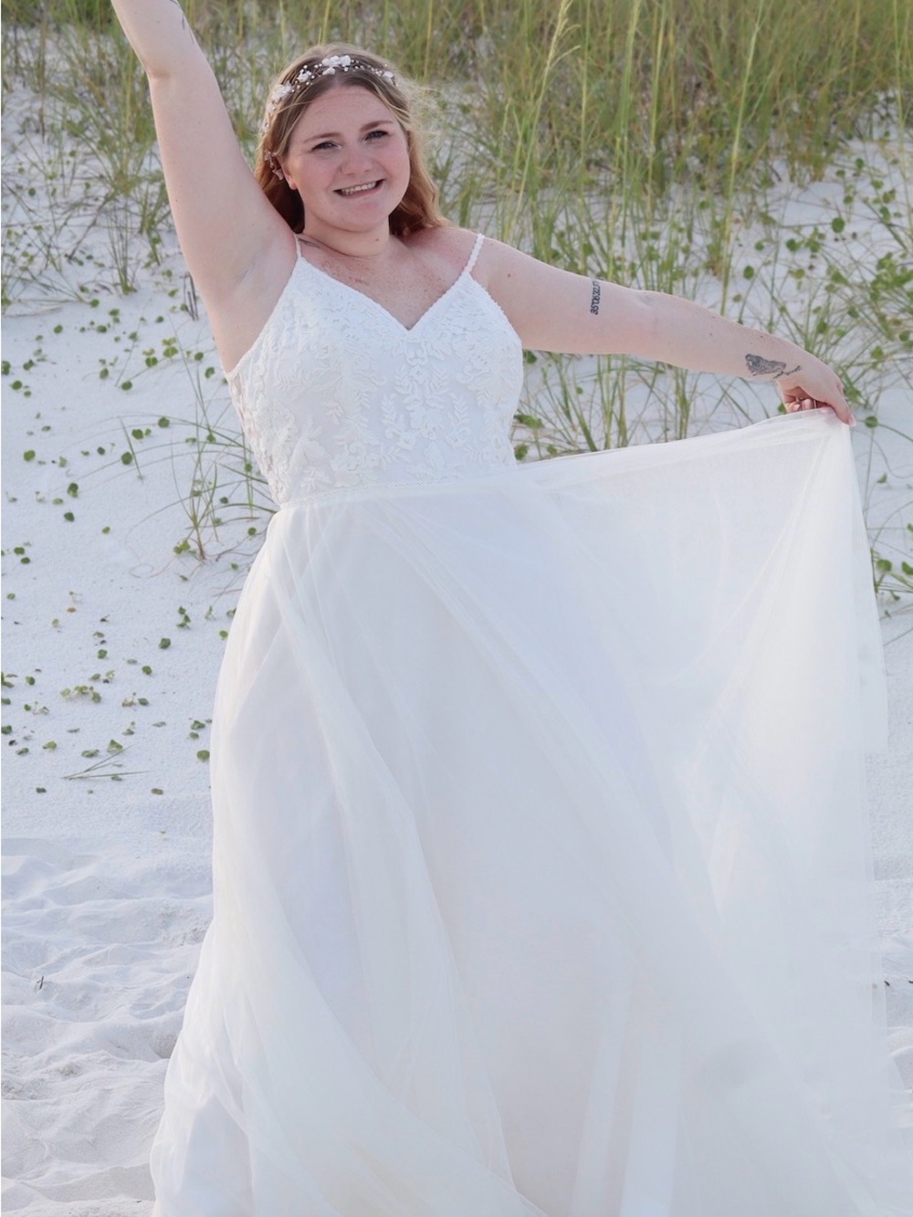 Elegant White Spaghetti-Strap Lace Bodice wedding dress
